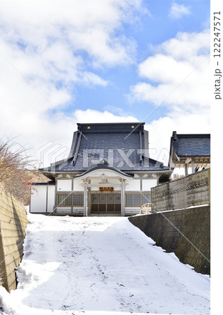 冬の北海道乙部町で日蓮宗本昭寺境内の風景を撮影 冬の北海道乙部町で日蓮宗本昭寺境内の風景を撮影 122247571