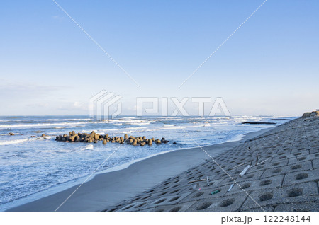 新潟　朝の日本海（新潟市・四ッ郷屋浜） 122248144