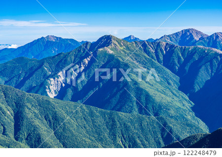 荒川中岳の山頂から見る塩見岳　南アルプス　悪沢岳と荒川岳登山 122248479