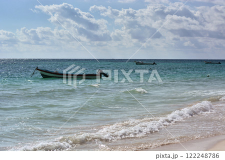 The boat in the Caribbean Sea on a sunny day. 122248786