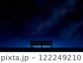 星空とベンチ 122249210