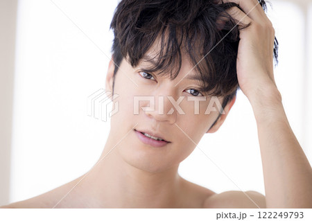 ビューティーイメージ　男性のポートレート 122249793