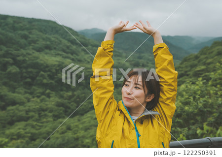 山の空気でリフレッシュ 122250391