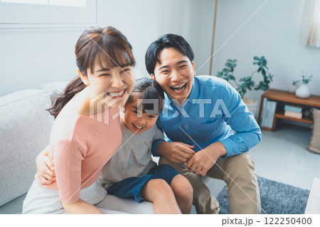 3人家族 122250400