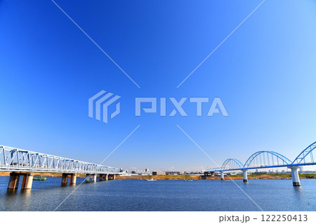 妙典公園付近より江戸川放水路越しに高谷方面を望む(千葉県市川市)【2025.1】 122250413