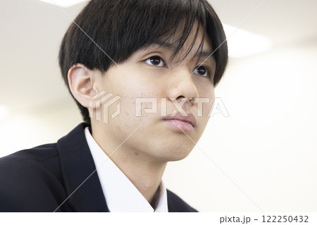 授業を受ける学生 授業を受ける学生 122250432