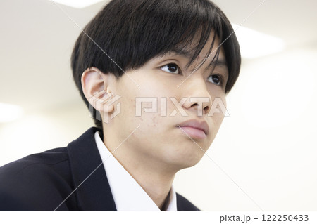 授業を受ける学生 授業を受ける学生 122250433
