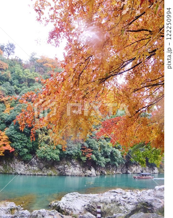 嵐山 秋の紅葉 大堰川 嵐山 秋の紅葉 大堰川 122250994