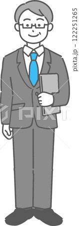 ノートパソコンを持って立つベテランのビジネスマン/先生の全身イラスト ノートパソコンを持って立つベテランのビジネスマン/先生の全身イラスト 122251265