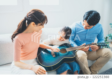 3人家族 122251360