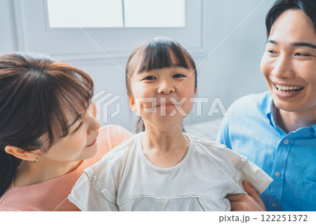 3人家族 122251372