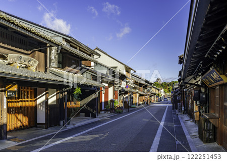 犬山城と本町通り 愛知県犬山市 犬山城と本町通り 愛知県犬山市 122251453