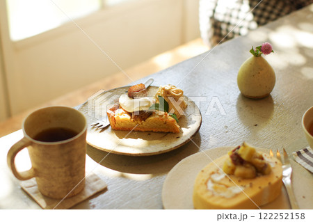 栗とかぼちゃのタルト、お気に入りのカフェにて 122252158