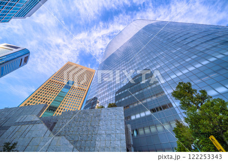 日本の東京都市景観 雲風景…電通本社や汐留タワーなど汐留のオフィスビル群を望む＝令和7年1月23日 122253343