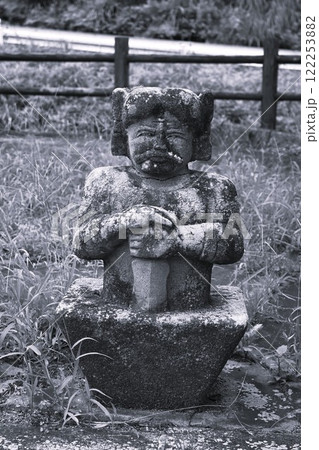 古代人の石像 122253882