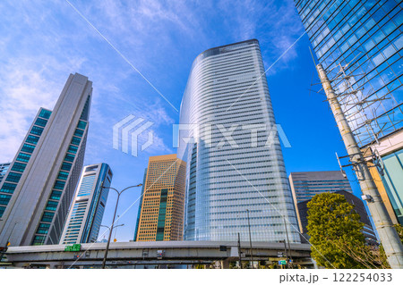 日本の東京都市景観 雲風景…電通本社や汐留タワーなど汐留のオフィスビル群を望む＝令和7年1月23日 122254033