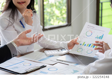 Business people meeting for analysis work plans and help discuss company ideas 122254148