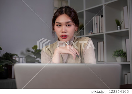 Asian female student studying online Video calls through Zoom about business administration and accounting subjects attentively 122254166