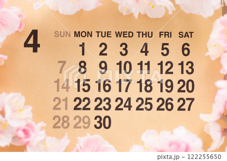 4月のカレンダーと桜 122255650