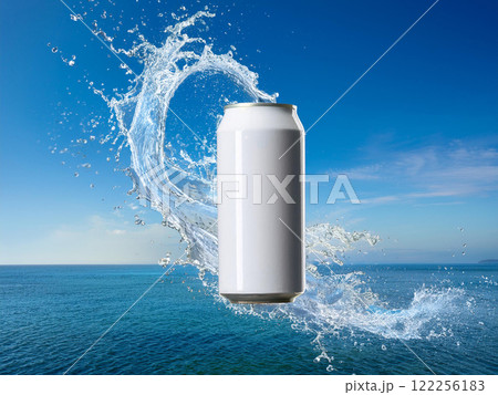 海の背景で白い缶に水が当たる様子 海の背景で白い缶に水が当たる様子 122256183