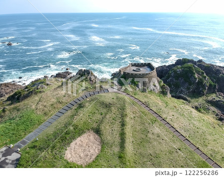 空撮「青森県」三陸復興国定公園　種差海岸葦毛崎展望台 122256286