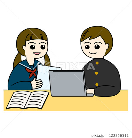 ノートパソコンを使いミーティングする男子と女子 122256511