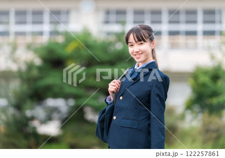 通学・登校・下校する中学生・高校生・女子中学生・女子高生・女子高校生 通学・登校・下校する中学生・高校生・女子中学生・女子高生・女子高校生 122257861