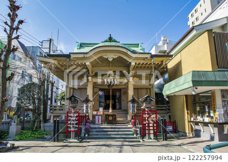 東京都台東区　矢先稲荷神社　拝殿　日本馬乗史100枚の天井絵が奉納されている神社 122257994