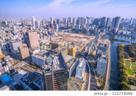 日本の東京都市景観 新時代へ。築地市場跡地などを望む。再開発…=令和7年1月23日 日本の東京都市景観 新時代へ。築地市場跡地などを望む。再開発…=令和7年1月23日 122258066