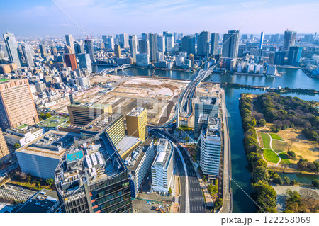 日本の東京都市景観 新時代へ。築地市場跡地などを望む。再開発…＝令和7年1月23日 122258069