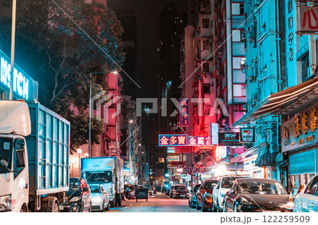 香港九龍半島旺角裏路地のネオン街　「モンコック」 122259509
