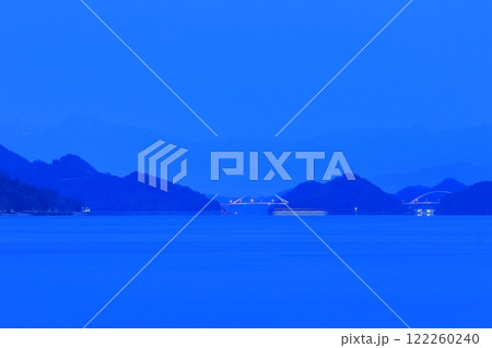 大芝島から とびしま海道 四国山脈を望む 122260240