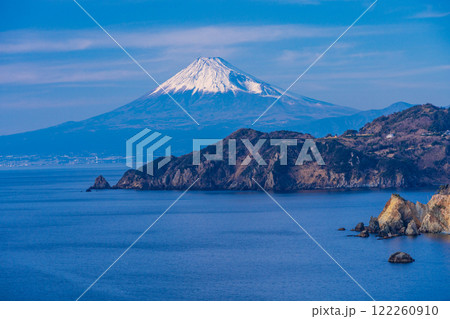 【静岡県】西伊豆の海岸線・黄金崎・恋人岬の向こうに富士山 【静岡県】西伊豆の海岸線・黄金崎・恋人岬の向こうに富士山 122260910