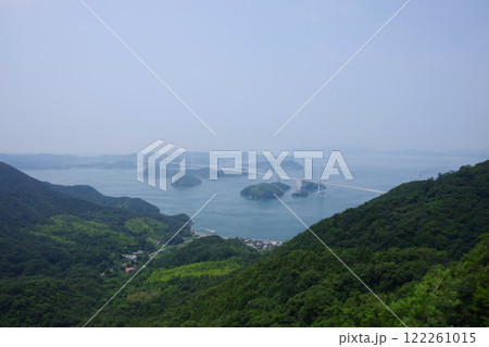 愛媛県今治市 亀老山展望公園から来島海峡大橋方面を望む 愛媛県今治市 亀老山展望公園から来島海峡大橋方面を望む 122261015