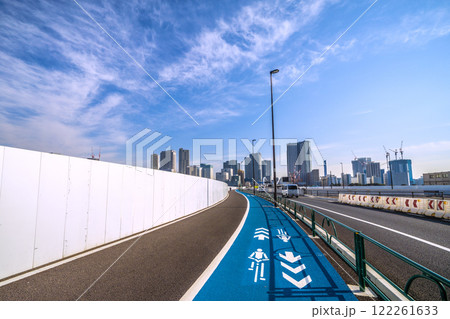 日本の東京都市景観 新時代へ。築地市場跡地(左)などを望む。再開発へ。奥は勝どき=令和7年1月23日 日本の東京都市景観 新時代へ。築地市場跡地(左)などを望む。再開発へ。奥は勝どき=令和7年1月23日 122261633