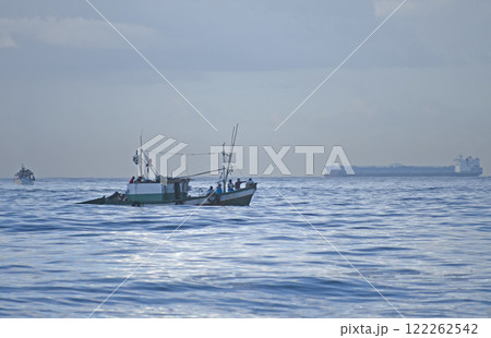 ship with cargo in the ocean 122262542