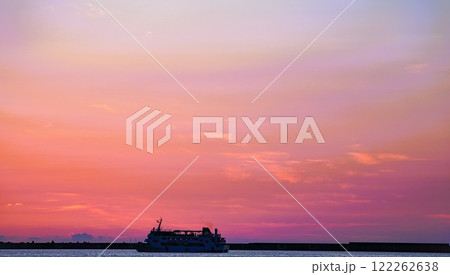 夕暮れ時の風景 夕暮れ時の風景 122262638