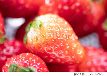 水洗いしたいちごのイメージ　(写真素材) 122262682