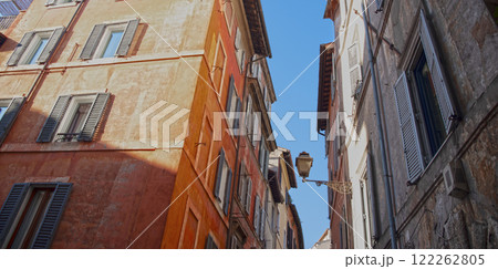 the city of Rome and its ancient streets 122262805