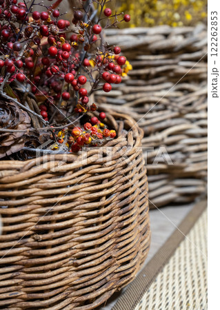 南会津の編み籠に入った南天の実 南会津の編み籠に入った南天の実 122262853