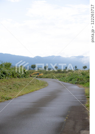 road in the field 122263717