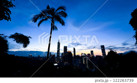 silhouette of building at sunset 122263739