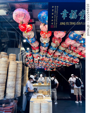 chinese paper lanterns for sale in market 122264010