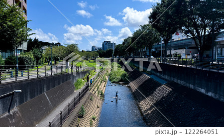 the bridge across the river 122264051