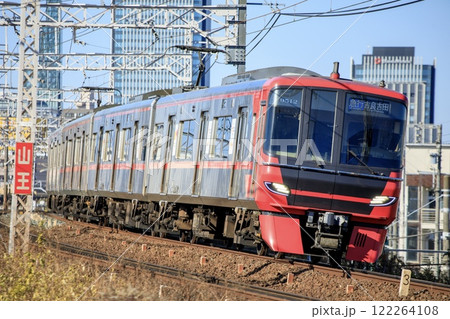 名古屋のビル群をバックに走る名鉄9500系電車 名古屋のビル群をバックに走る名鉄9500系電車 122264108