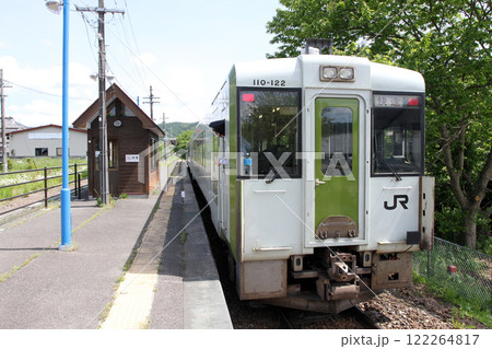 岩手上郷駅を発車する快速はまゆり　JR岩手上郷駅　いわてかみごう　Iwate-Kamigō 122264817