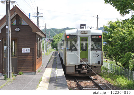 岩手上郷駅を発車する快速はまゆり　JR岩手上郷駅　いわてかみごう　Iwate-Kamigō 122264819