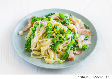 菜の花とベーコンのクリームパスタ 122265217