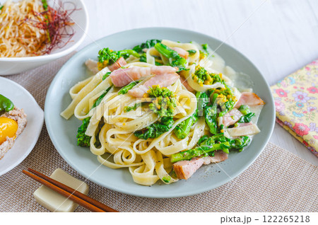 菜の花とベーコンのクリームパスタ 122265218