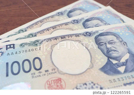 3枚の千円札　合計3000円 122265591